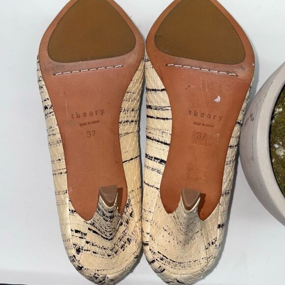 Theory Leather City Pump Pointed Toe Kitten Heel Cream‎ Black 37/6.5 - Picture 11 of 14